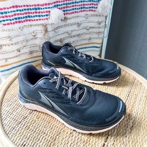 Altra Rivera 2 Black Pink Slim FootShape Low Top Sneakers Women’s Size 7.5